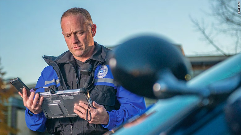 Cong ty hack iPhone giup FBI quai kiet ra sao? hinh anh