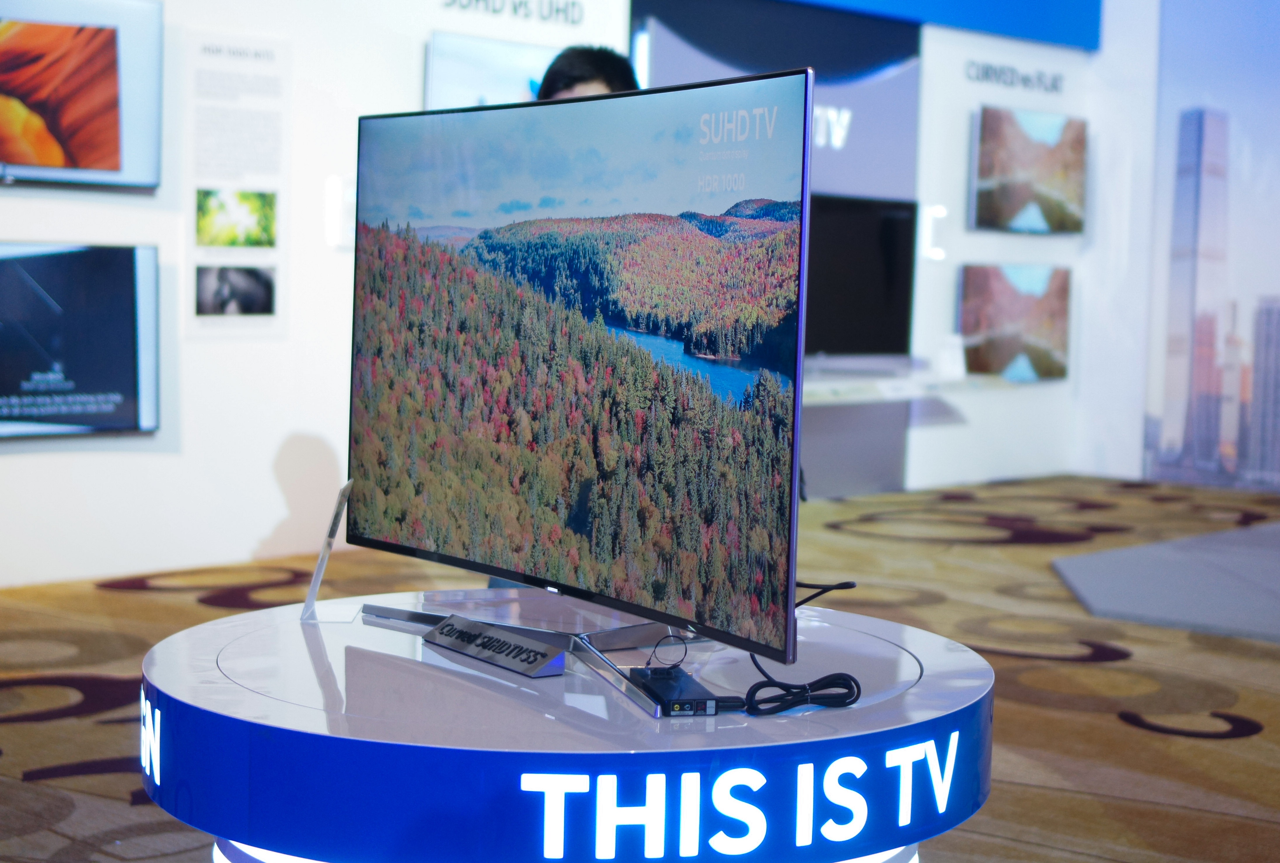 TV Samsung SUHD khong vien gia tu 32 trieu dong tai VN hinh anh