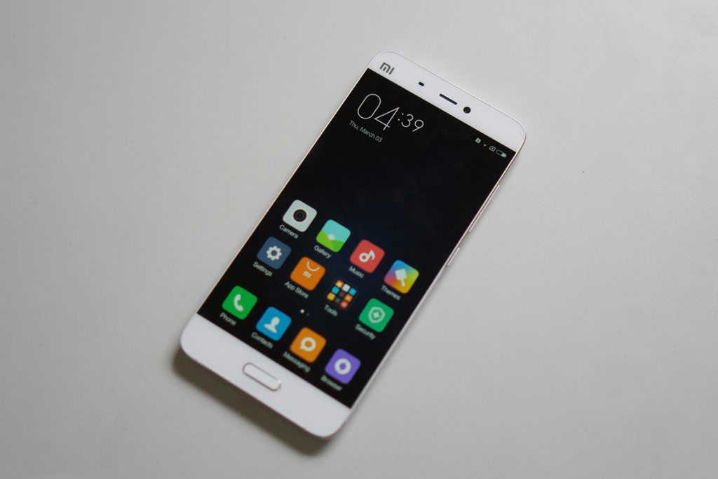 Xiaomi Mi 5, LG V10 giam gia con hon 7 trieu dong hinh anh