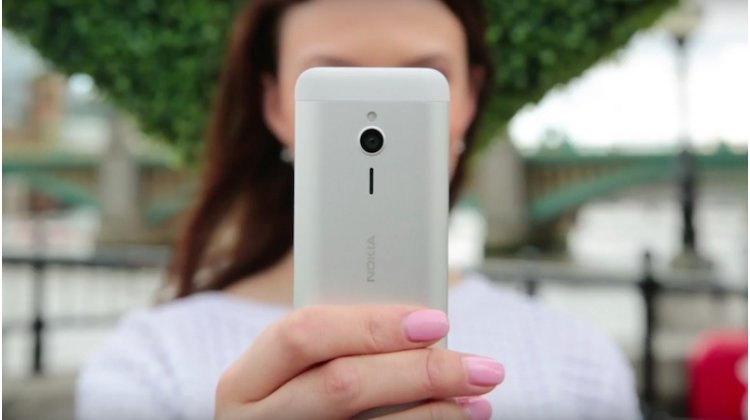 Microsoft co the khai tu dien thoai pho thong hinh anh