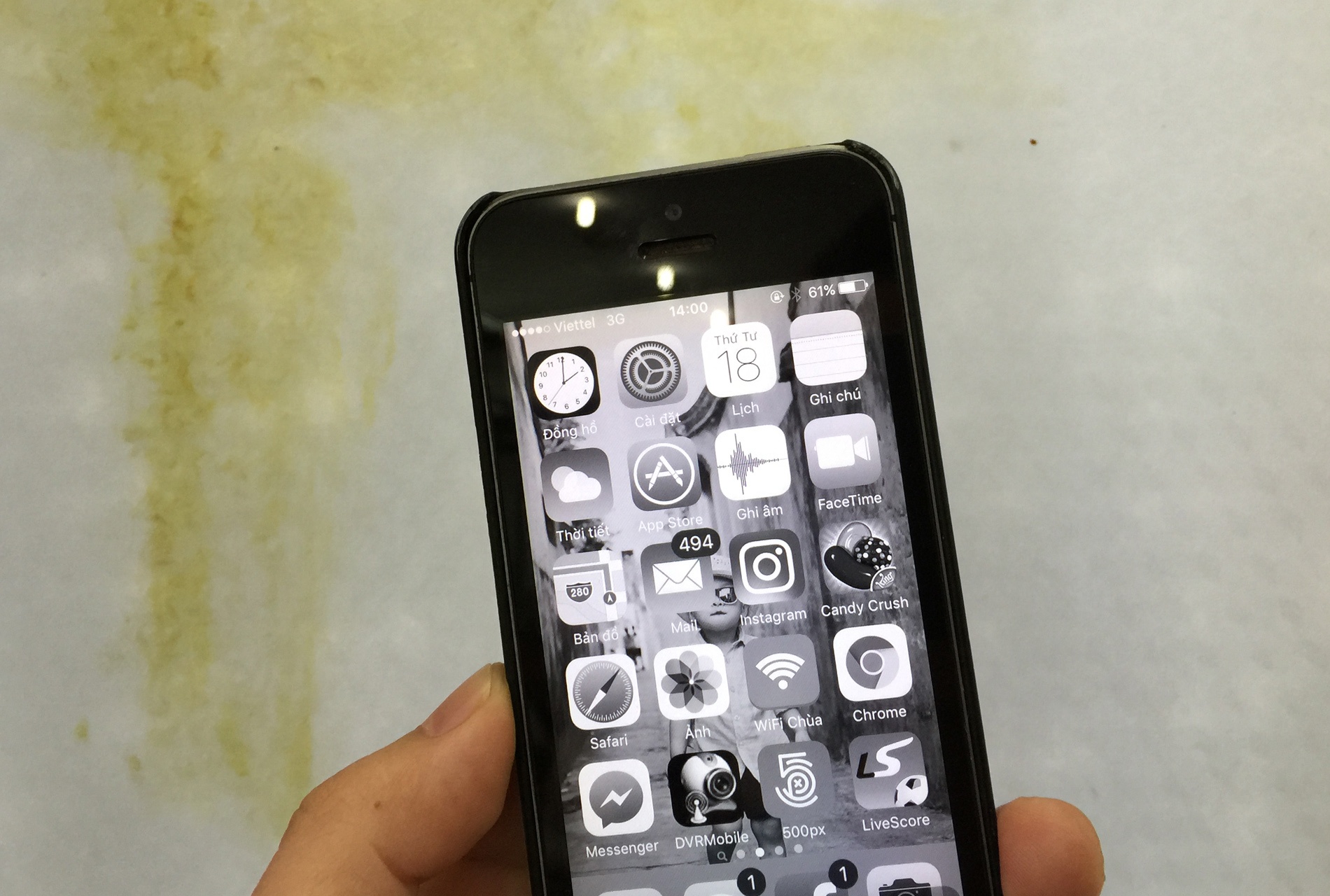 iPhone 5S bi man hinh den trang xu ly the nao? hinh anh