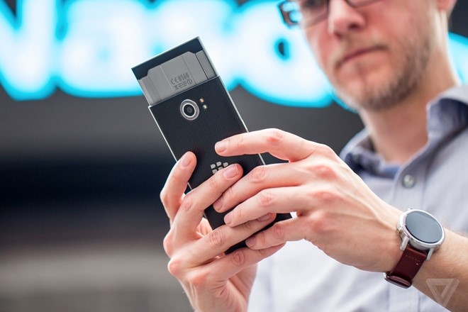 Apple, dung nhu BlackBerry hinh anh