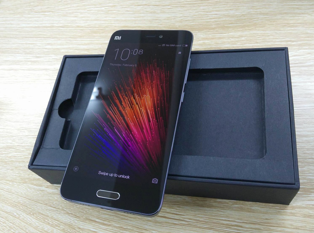 Xiaomi Mi 5 ban vo gom ve VN gia gan 14 trieu hinh anh