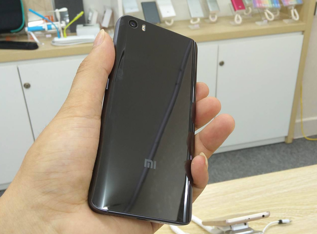 Xiaomi Mi 5 vỏ gốm ảnh 1 Xiaomi Mi 5 vo gom anh 1