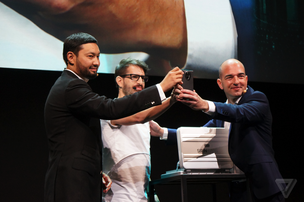 dien thoai dat gap 20 lan iPhone anh 1