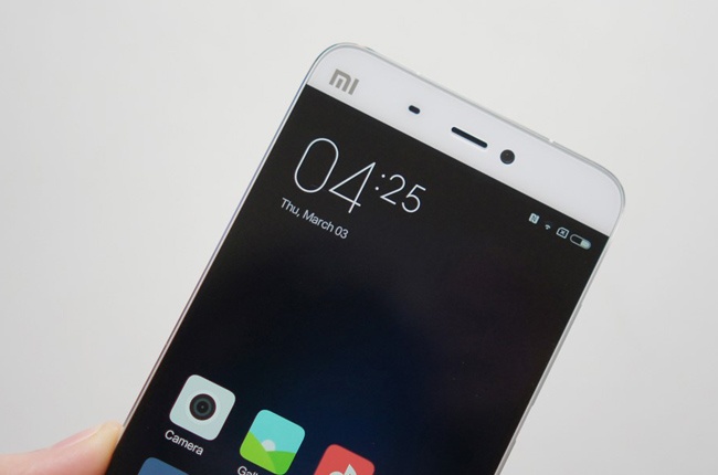 Xuat hien smartphone bom tan man hinh 4,3 inch tu Xiaomi hinh anh