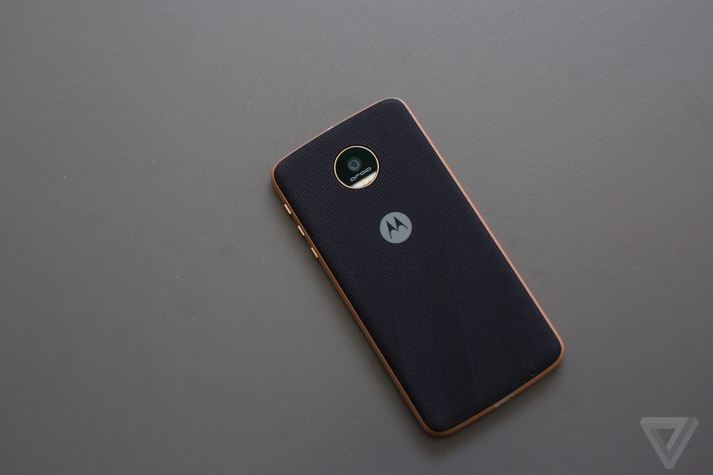 Anh thuc te Moto Z anh 2