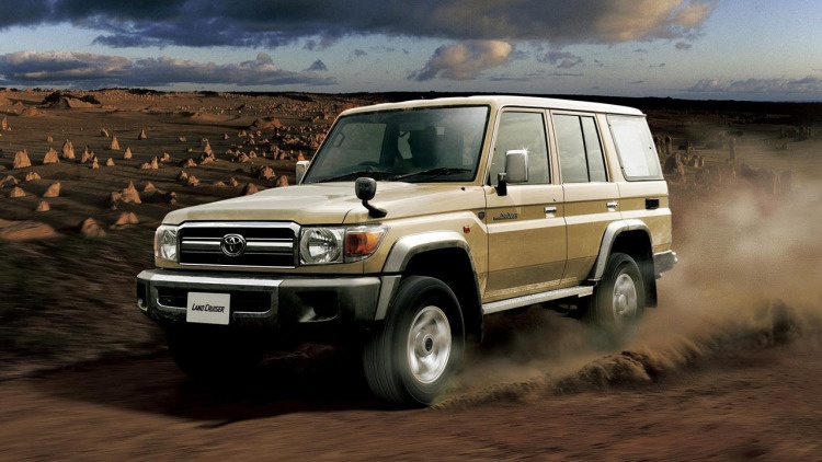 Quan doi My chon Toyota Land Cruiser va Ford Ranger hinh anh