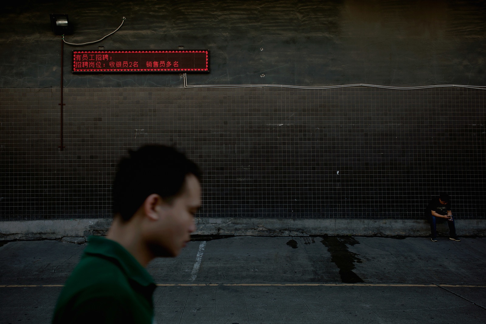 ben trong nha may Foxconn anh 13