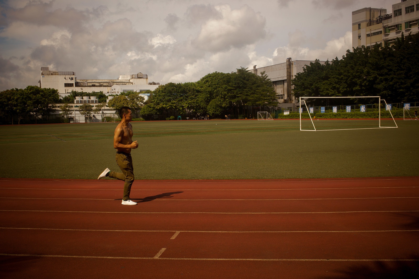 ben trong nha may Foxconn anh 6