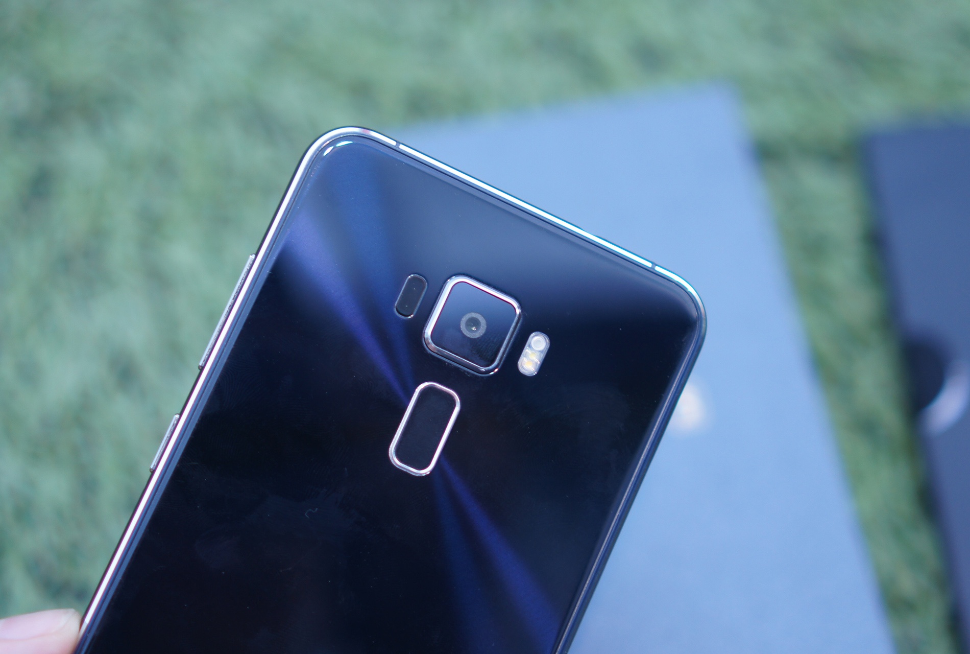 Mo hop Zenfone 3 anh 4