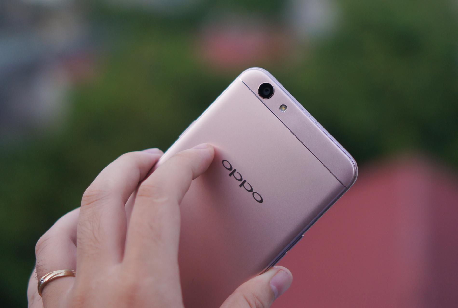 Danh gia Oppo F1s: Gai dung cho ngua cua nguoi dung hinh anh