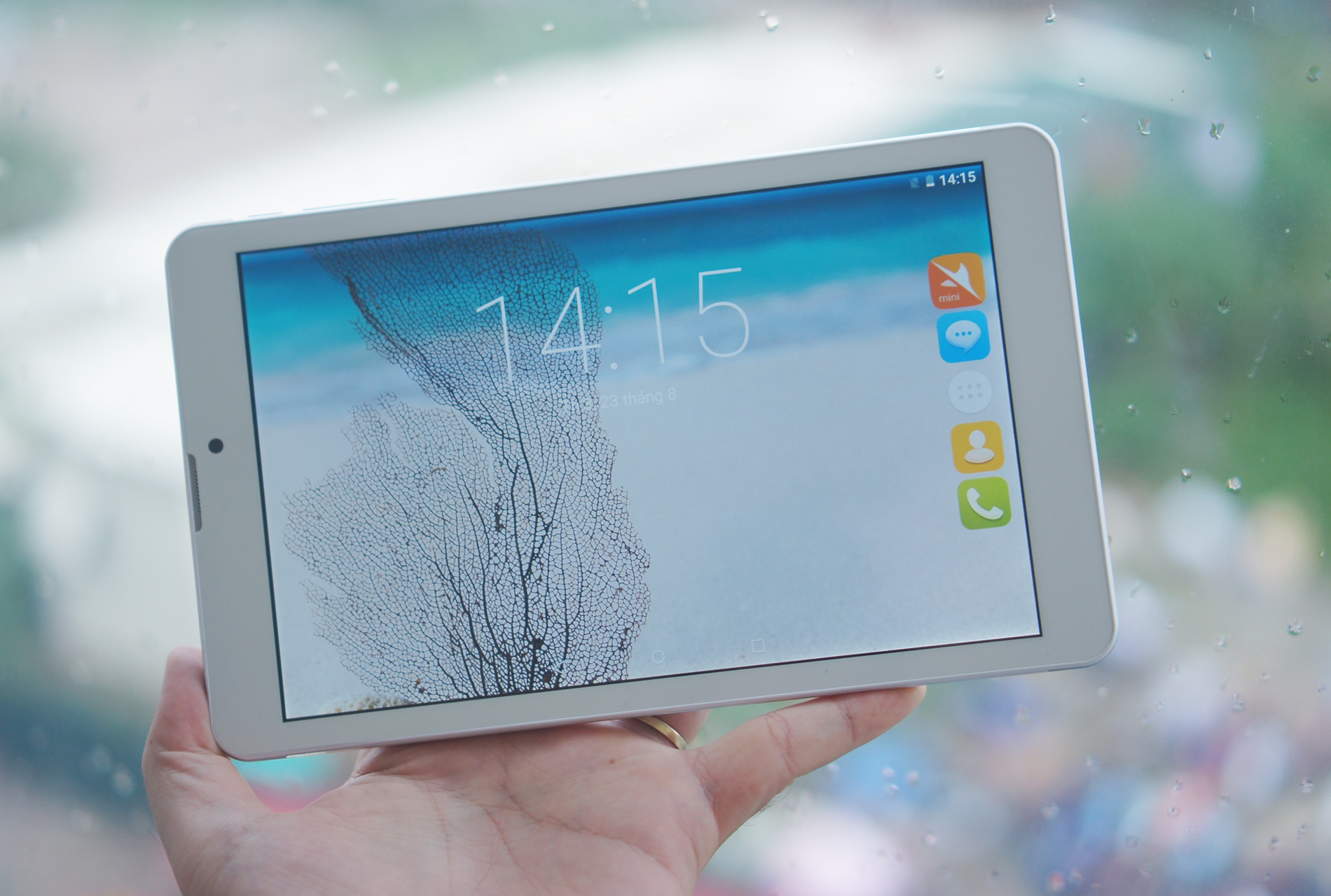 Tablet vo kim loai gia 2,5 trieu tai Viet Nam hinh anh