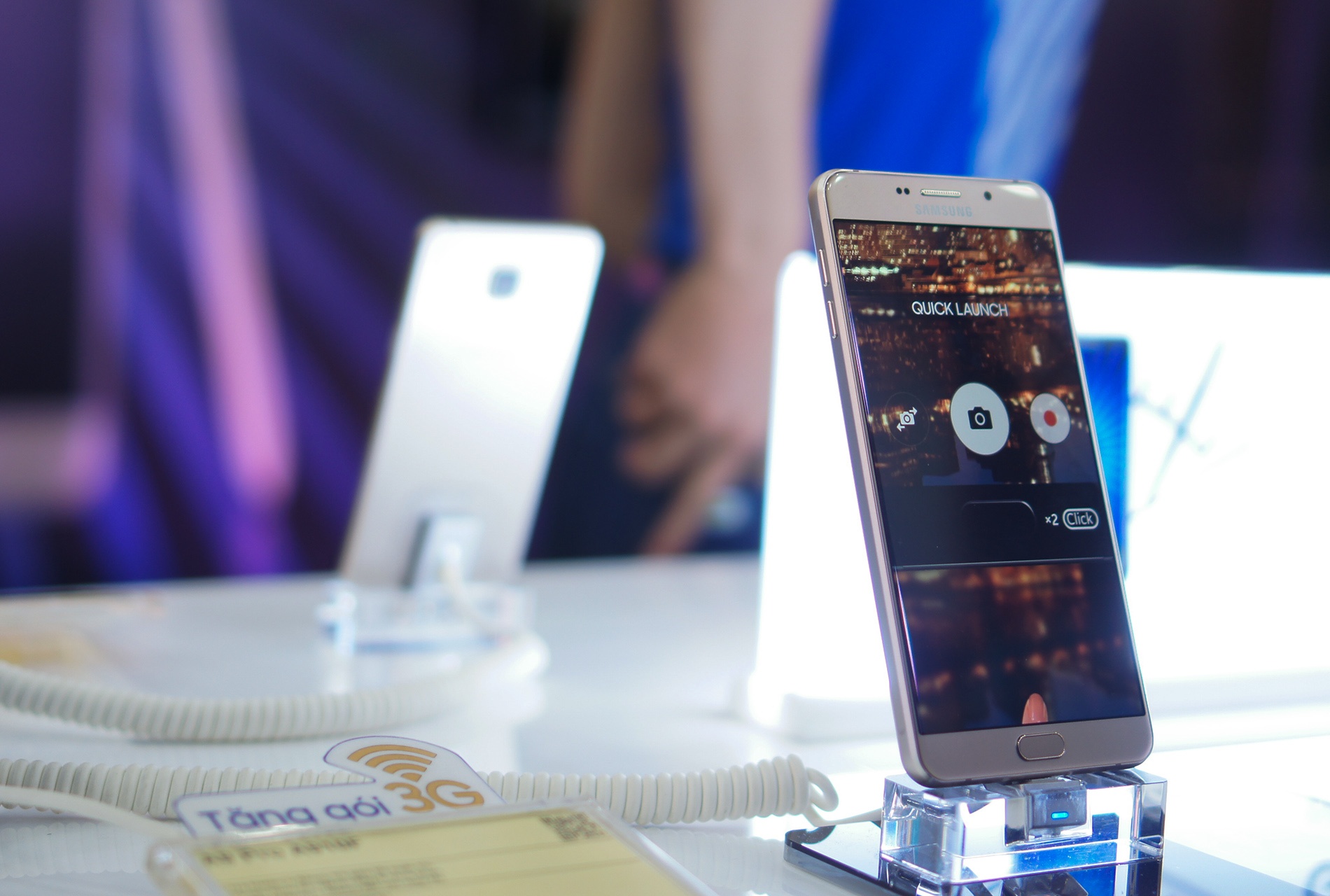 Dai chien o nhom smartphone gia 6 trieu hinh anh