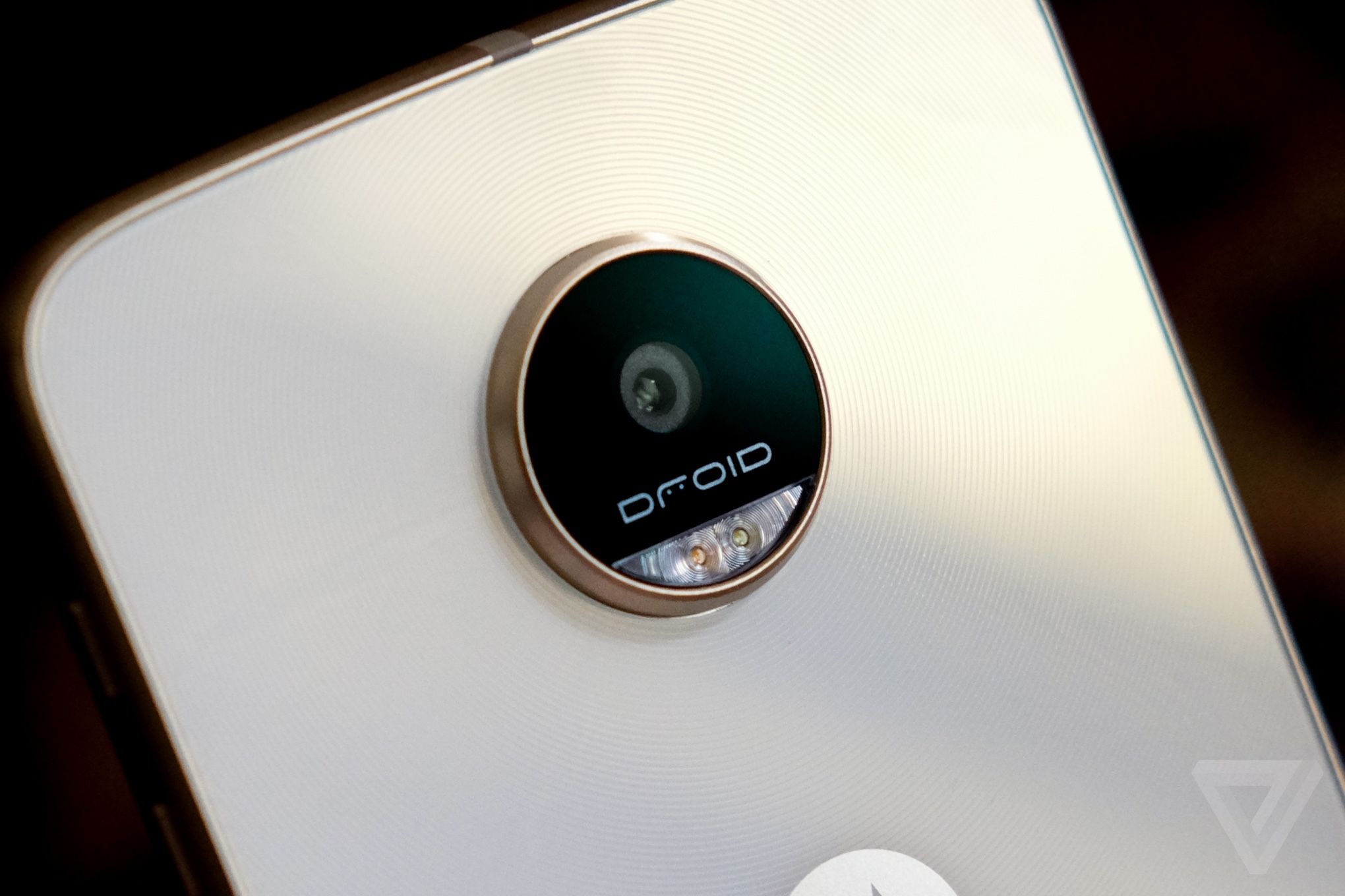 Moto Z Play ra mắt ảnh 1 Moto Z Play ra mat anh 1