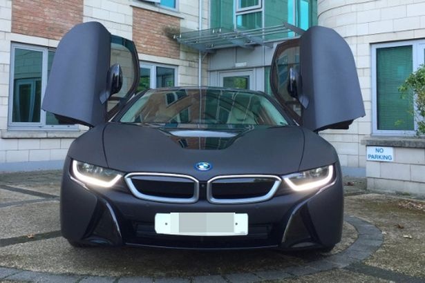 Sao Leicester dua nhau do xe BMW i8 moi duoc tang hinh anh