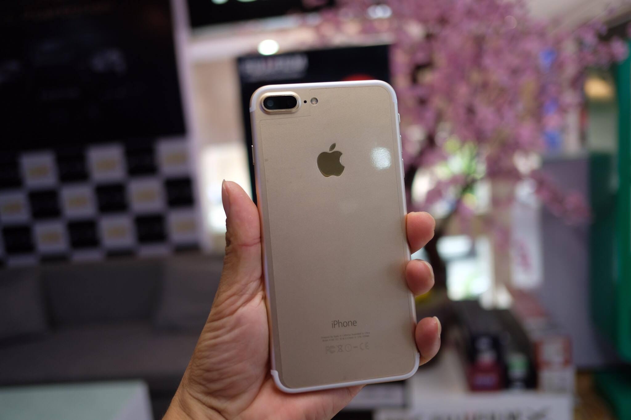 iPhone 7 Plus hang nhai gia hon 2 trieu tai Viet Nam hinh anh