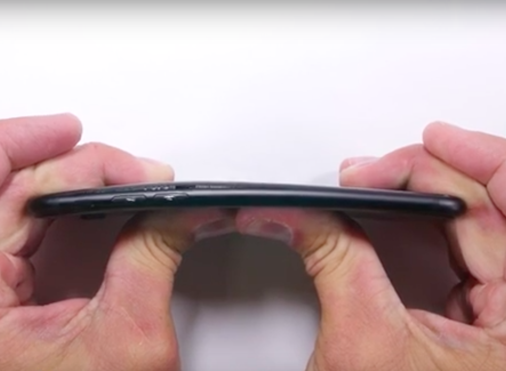 Thu be cong, tra tan iPhone 7 voi dao hinh anh