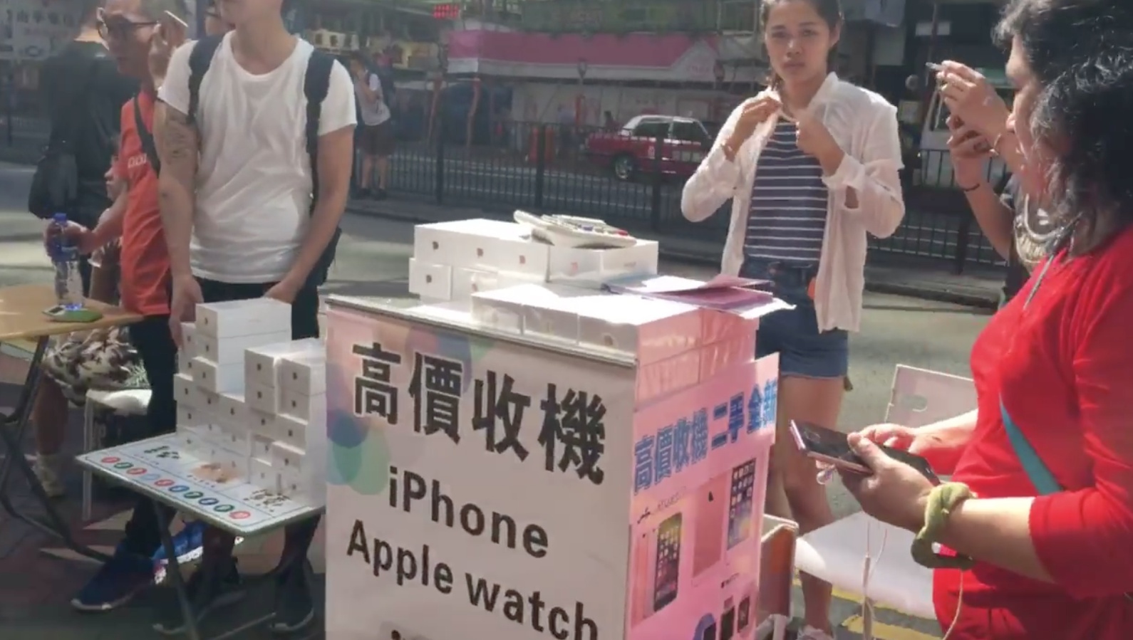 iPhone 7 duoc ban nhu rau ngoai cho hinh anh