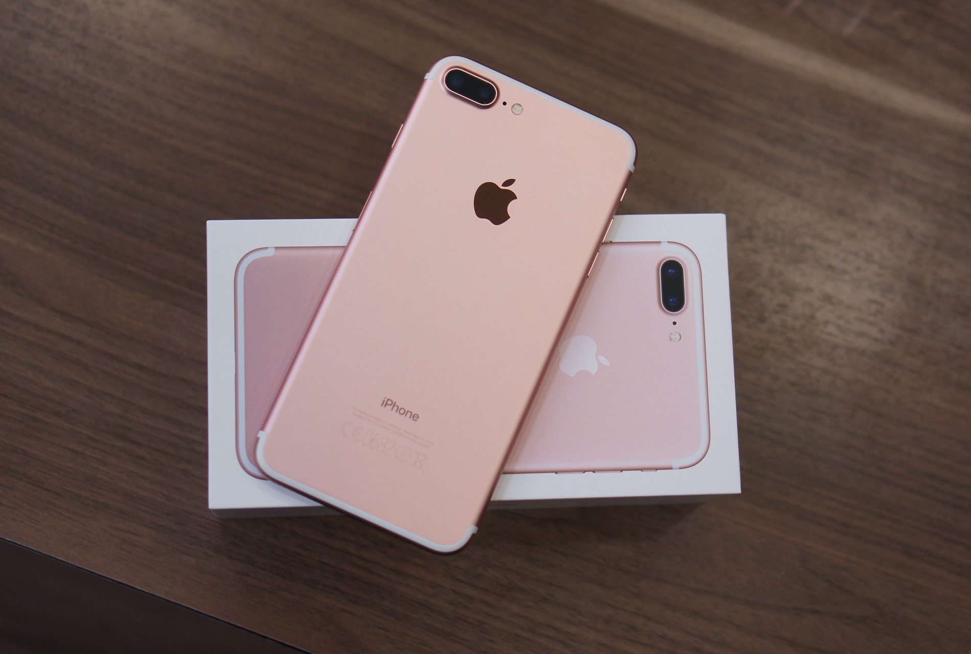 iPhone 7, 7 Plus phat tieng keu la khi chay hinh anh