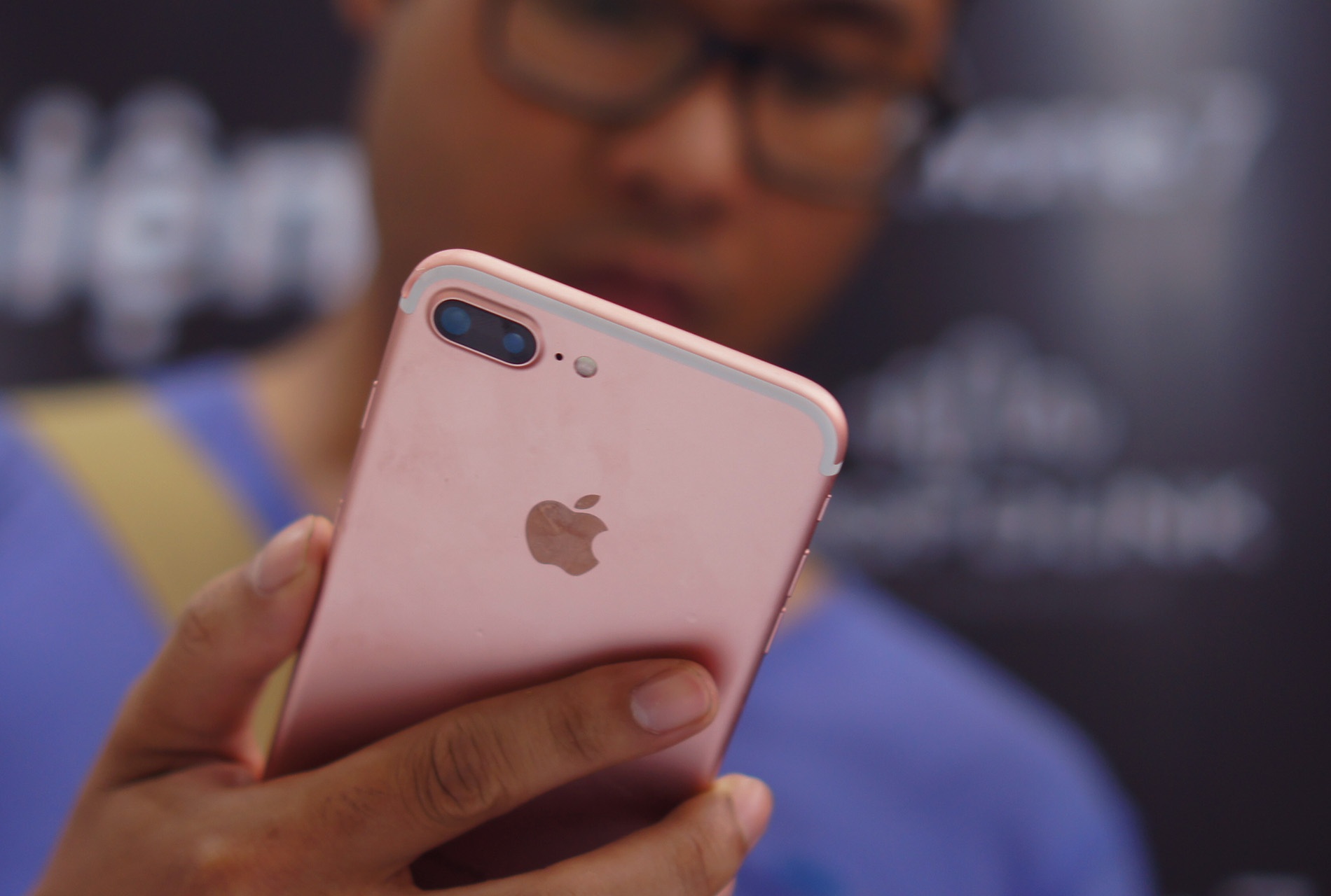 Di dong cao cap tai VN: Doi thu tu don duong cho iPhone hinh anh