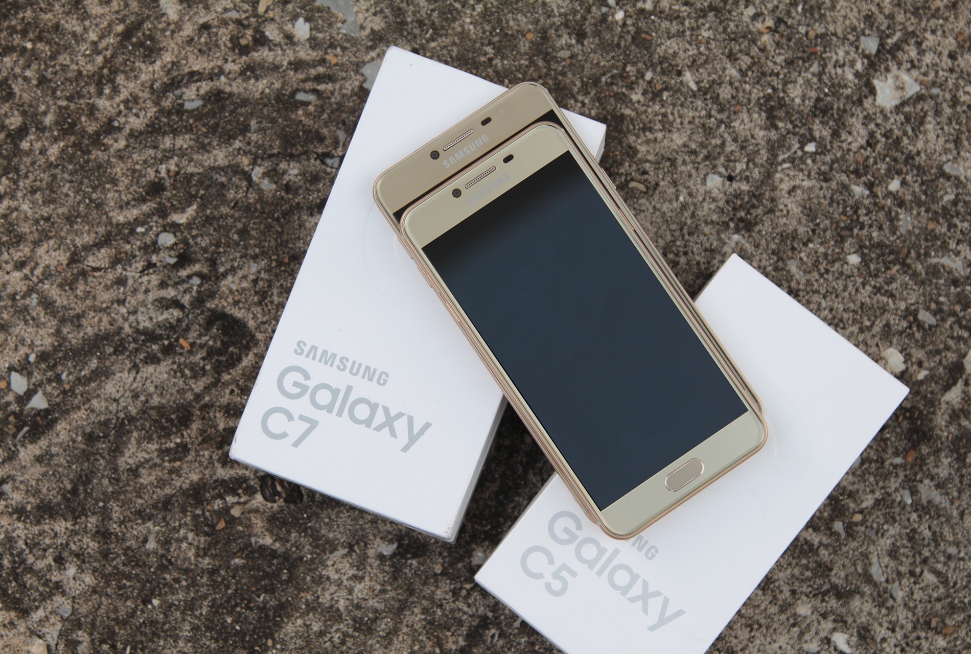 smartphone xach tay moi ve nuoc anh 4