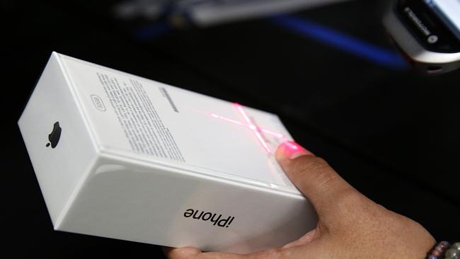 Bi bat vi ban iPhone kem ung dung lau hinh anh