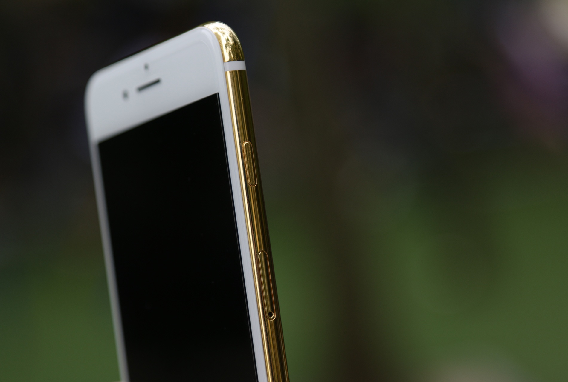 iPhone 7 Plus ma vang gia 180 trieu anh 3