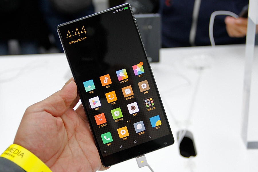 Xiaomi Mi Mix chay hang sau 10 giay anh 1
