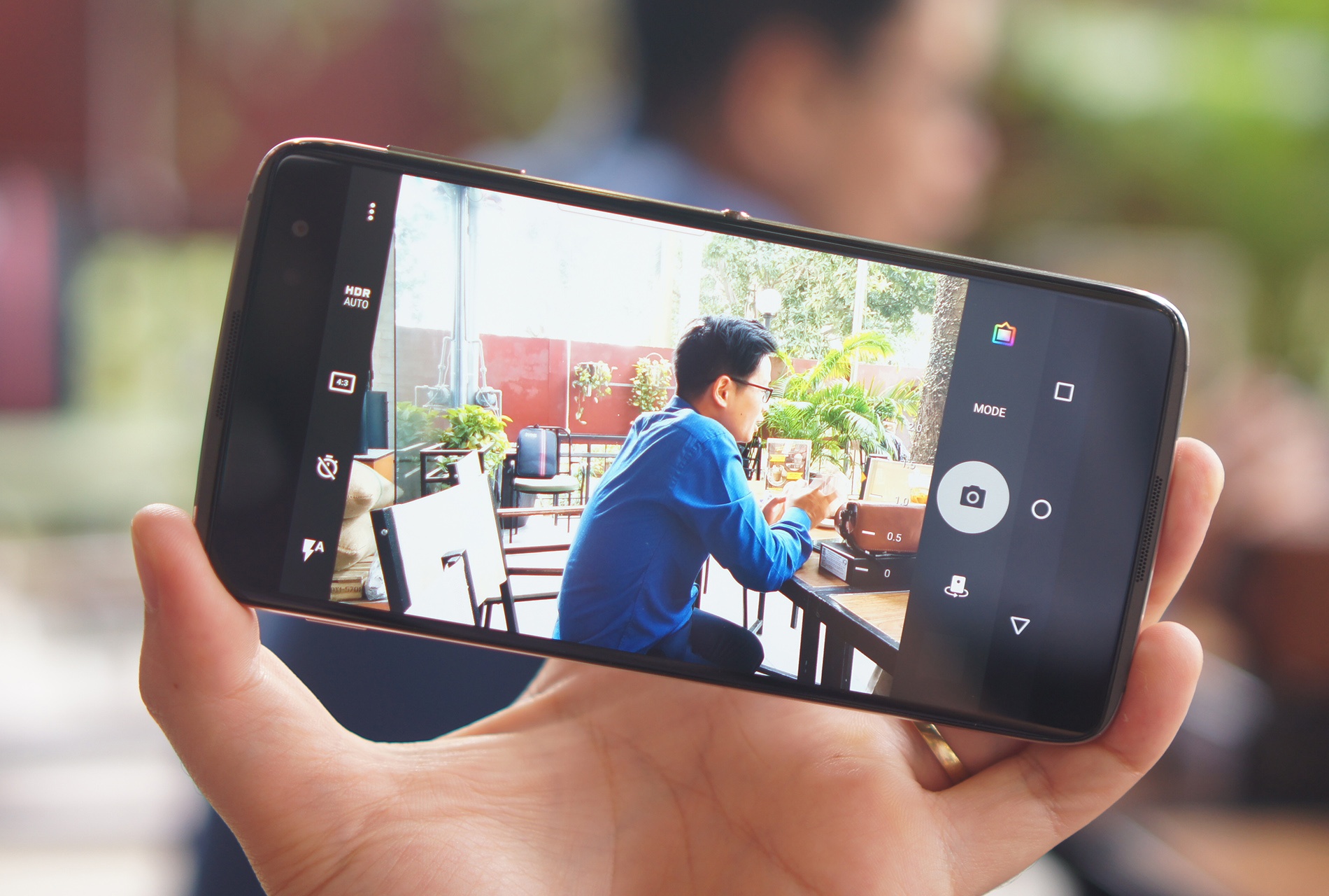 Mo hop BlackBerry DTEK60 anh 10