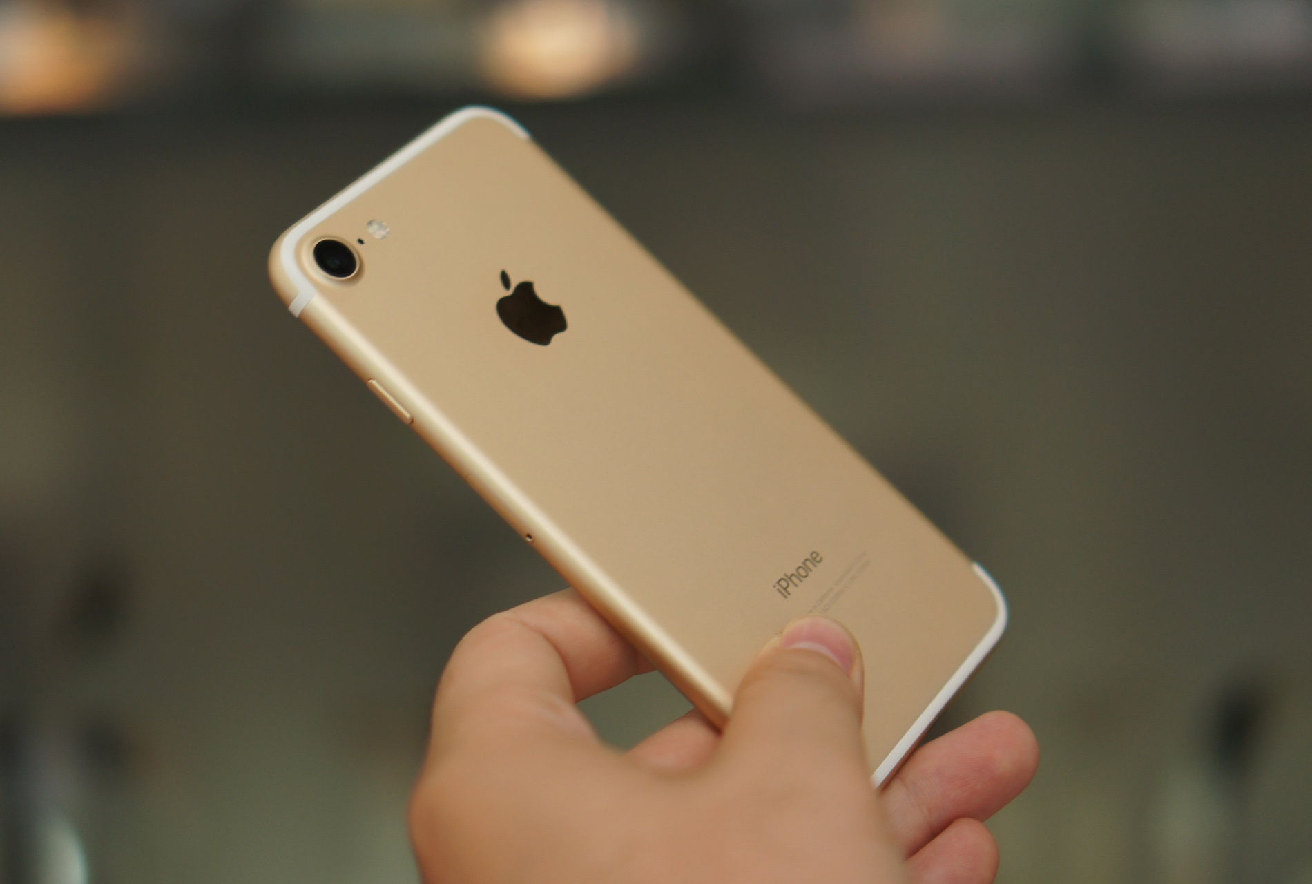 Apple co tinh han che hieu nang iPhone 7 hinh anh