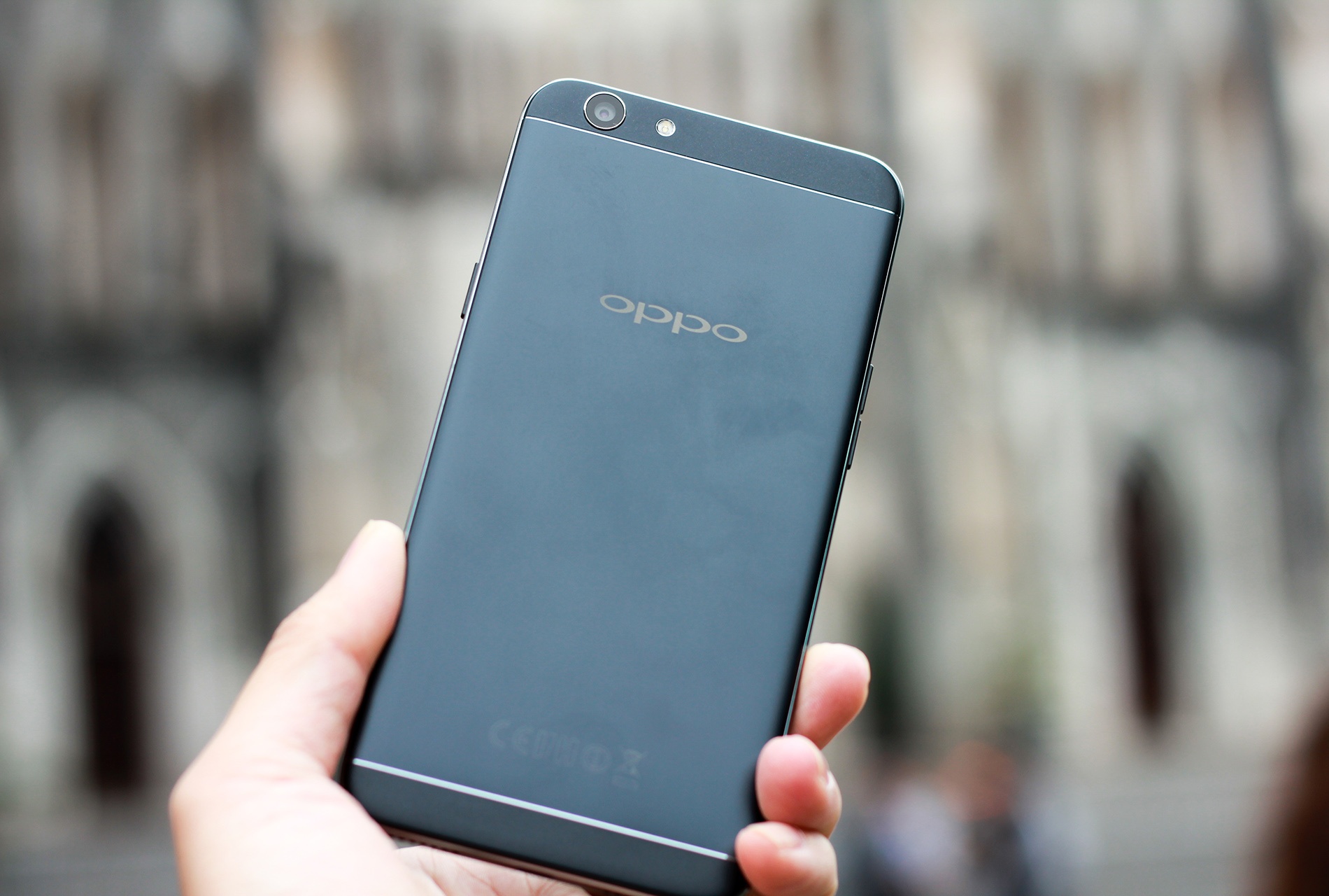 Oppo F1s them mau den mo, len ke tai VN thang sau hinh anh