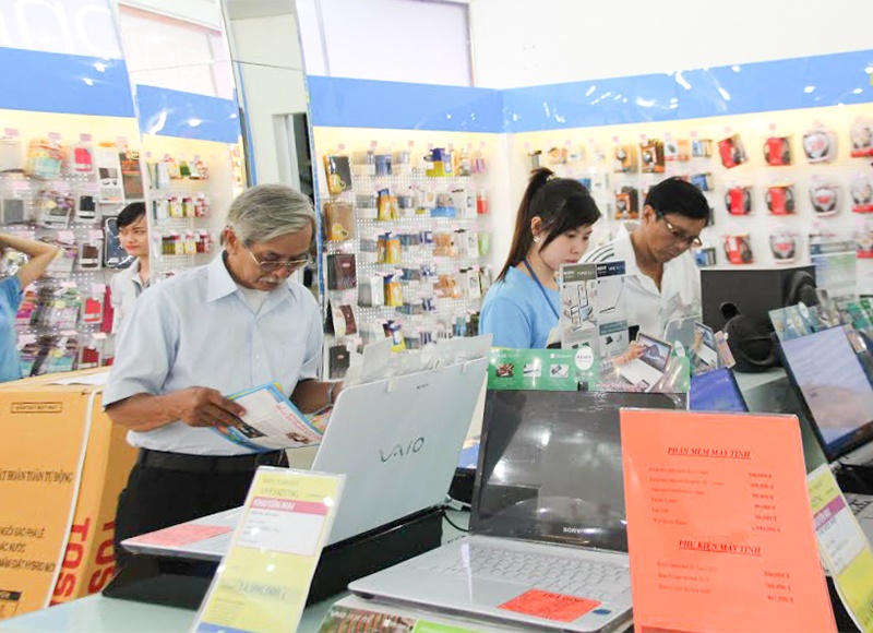 2 ong lon ban le thong linh thi truong laptop Viet Nam hinh anh