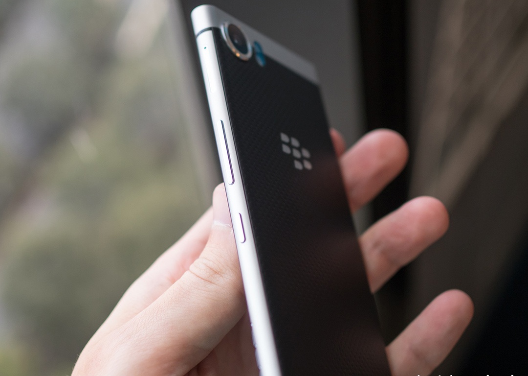 anh thuc te BlackBerry Mercury anh 10