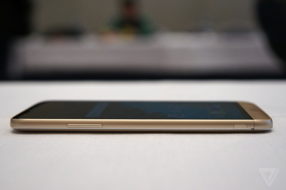 LG G6 se co man hinh khong giong ai hinh anh