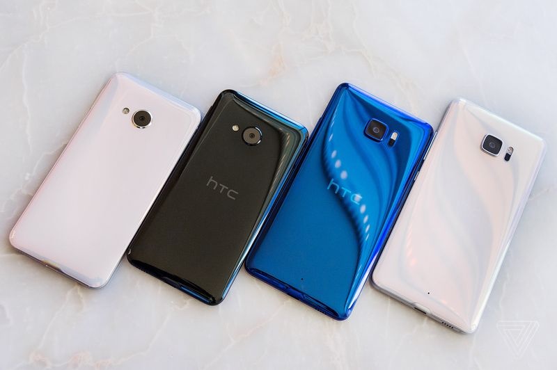 HTC ra mat U Ultra voi man hinh phu, ho tro AI gia 750 USD hinh anh
