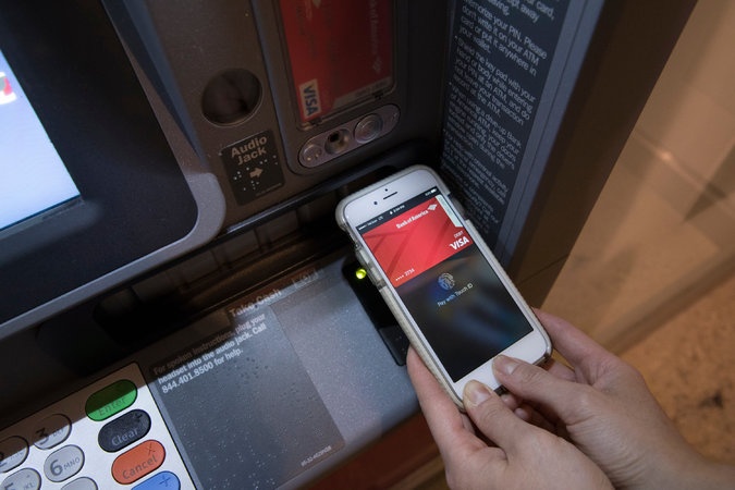 Smartphone thay the the ATM anh 2
