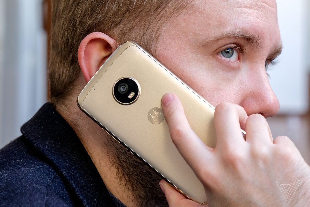 Moto G5, G5 Plus nang cap vo kim loai, gia tu 200 USD hinh anh