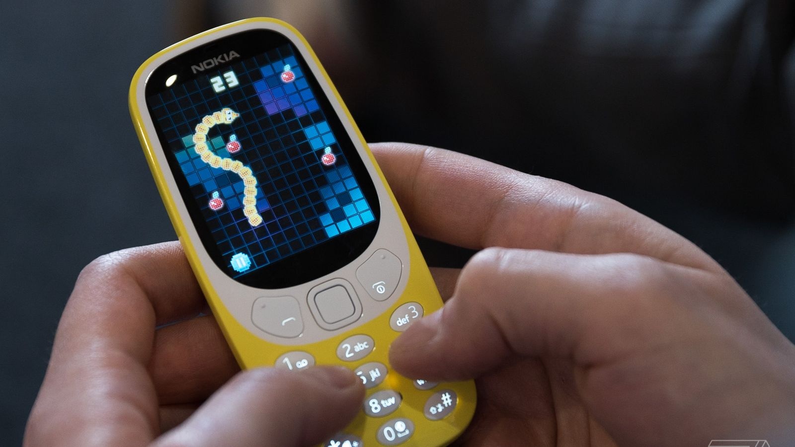 Thu choi game Snake tren Nokia 3310 2017 hinh anh