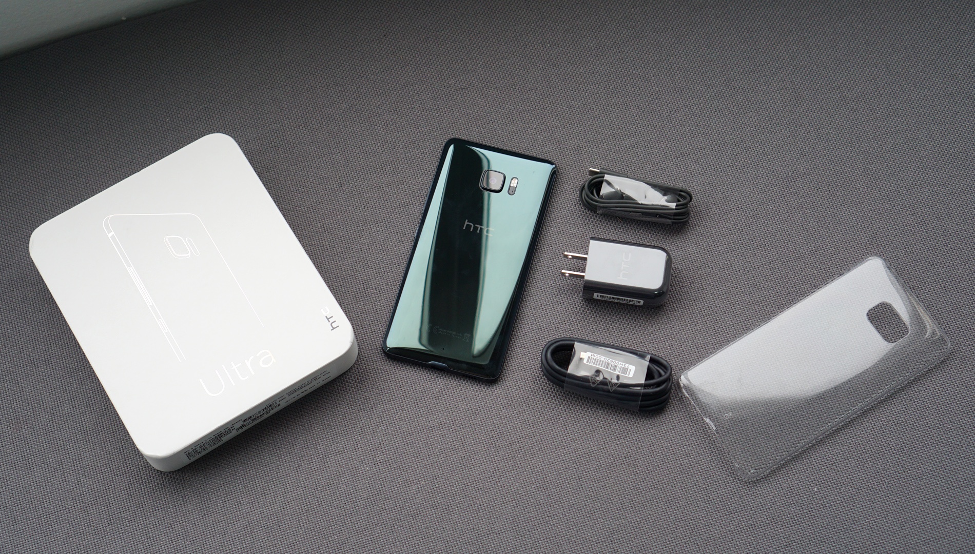 Mo hop HTC U Ultra anh 1