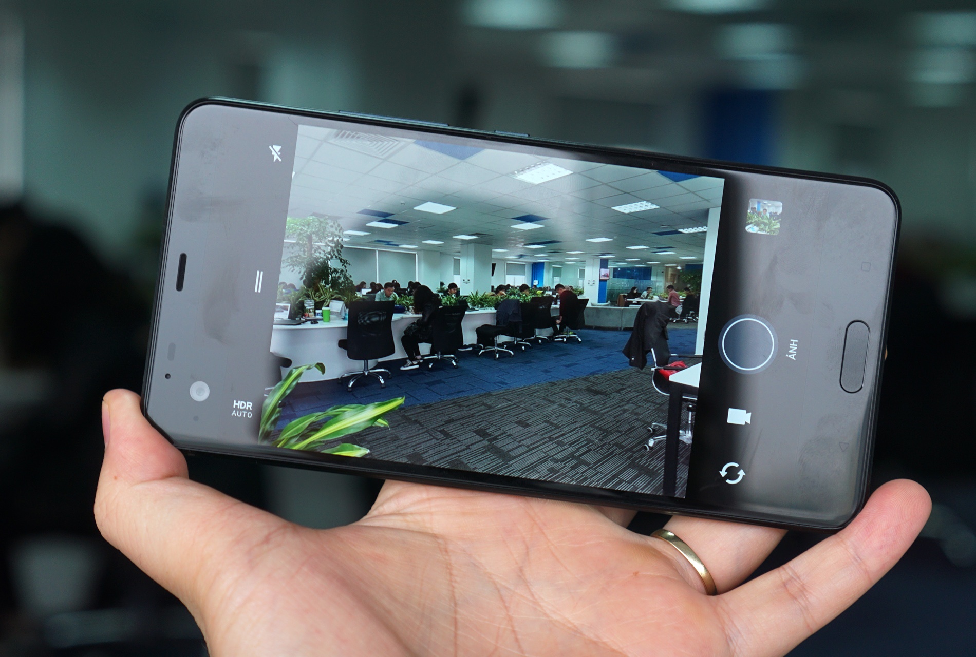 Mo hop HTC U Ultra anh 9