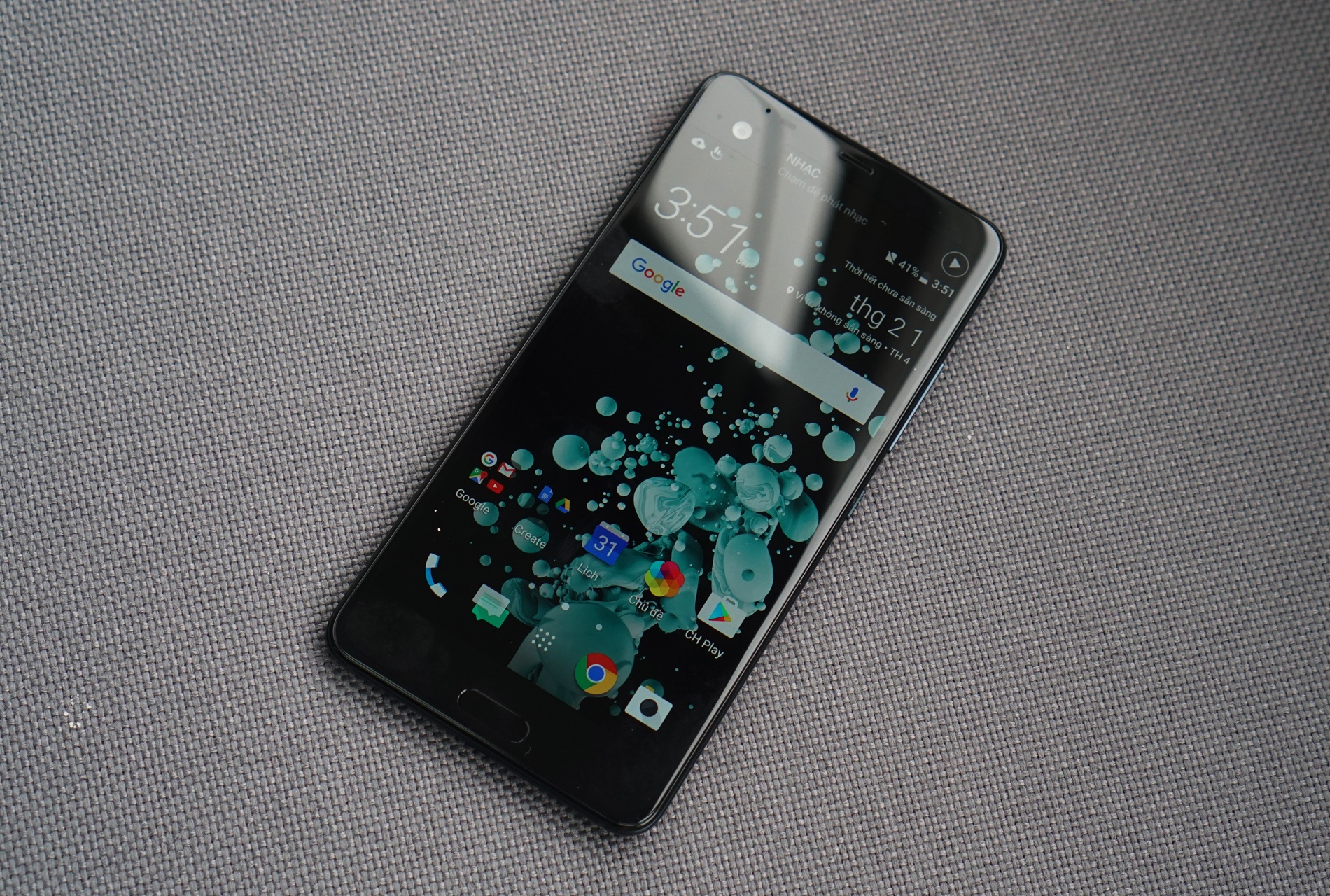 Mo hop HTC U Ultra anh 2