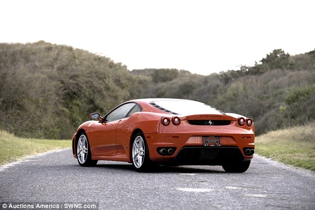 Dau gia sieu xe Ferrari cua Tong thong Donald Trump hinh anh