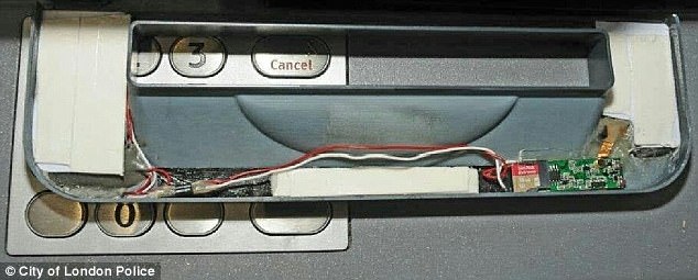 camera nho xiu trom mat khau ATM anh 1