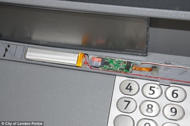 camera nho xiu trom mat khau ATM anh 4