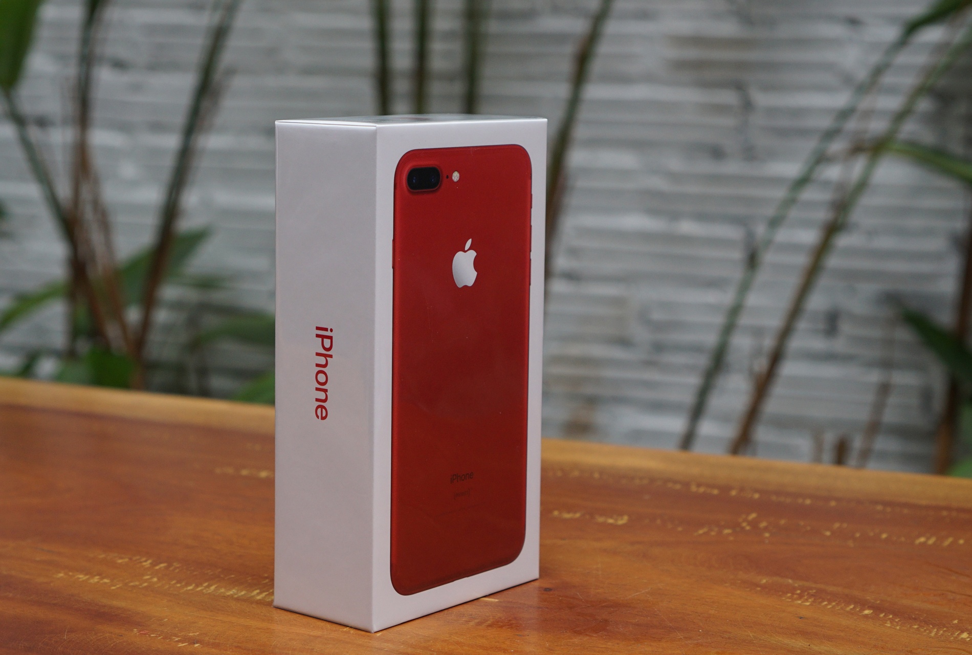 iPhone 7 mau do ve Viet Nam anh 2