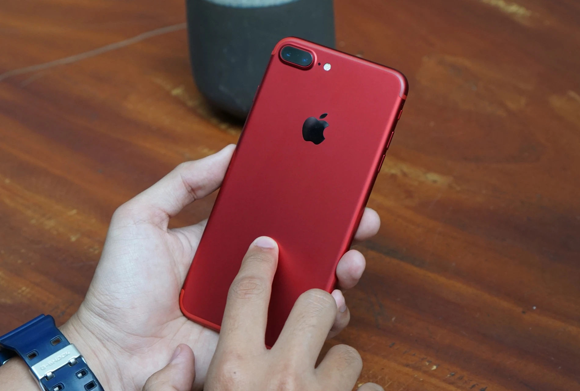 iPhone 7 Plus mau do ve Viet Nam voi gia 25 trieu dong hinh anh