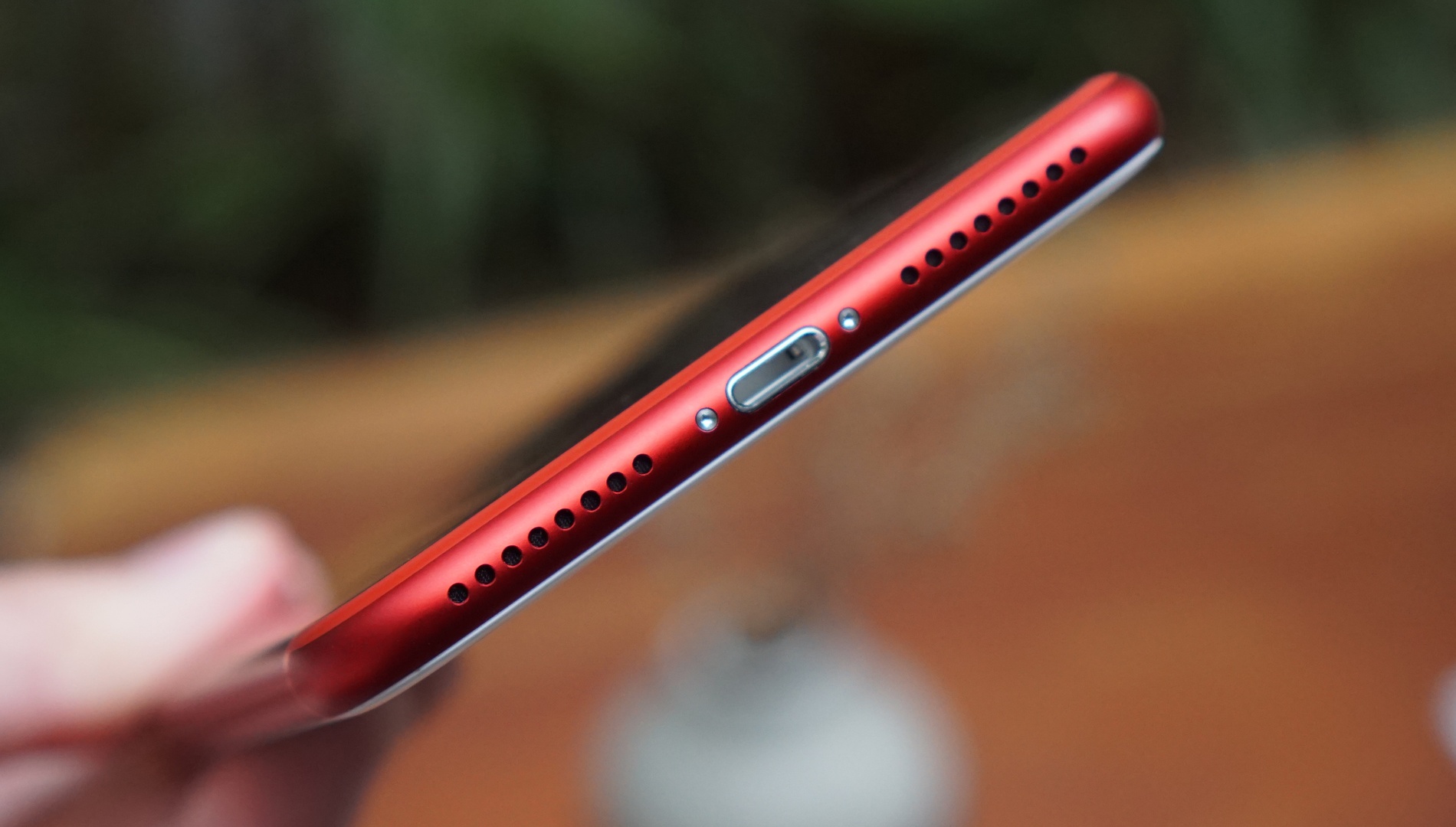 Ảnh thực tế iPhone 7 Plus màu đỏ ảnh 11 Anh thuc te iPhone 7 Plus mau do anh 11