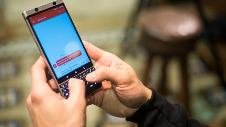 BlackBerry KeyOne hoan len ke den thang 5 hinh anh