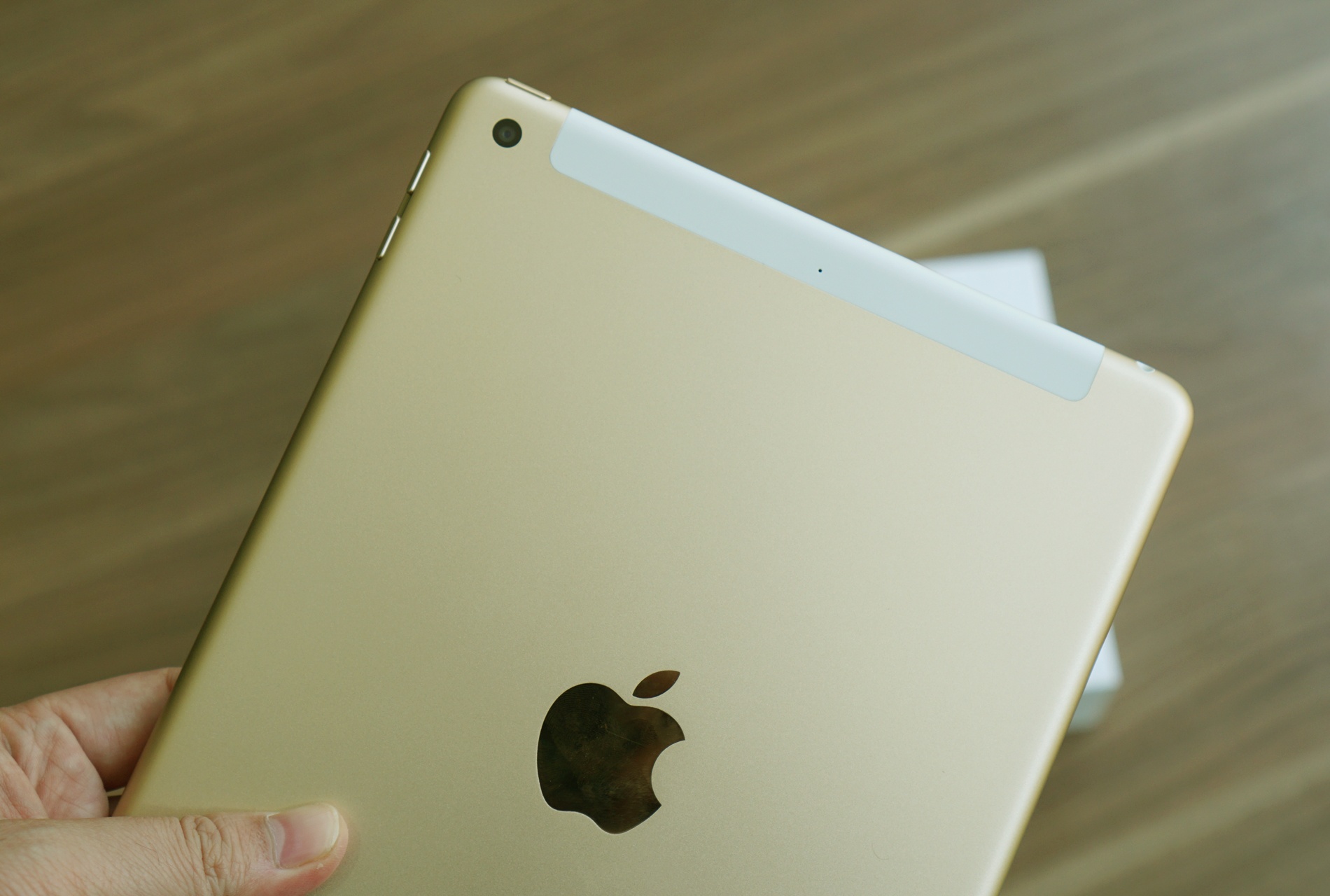 iPad 2017 gia gan 10 trieu anh 6